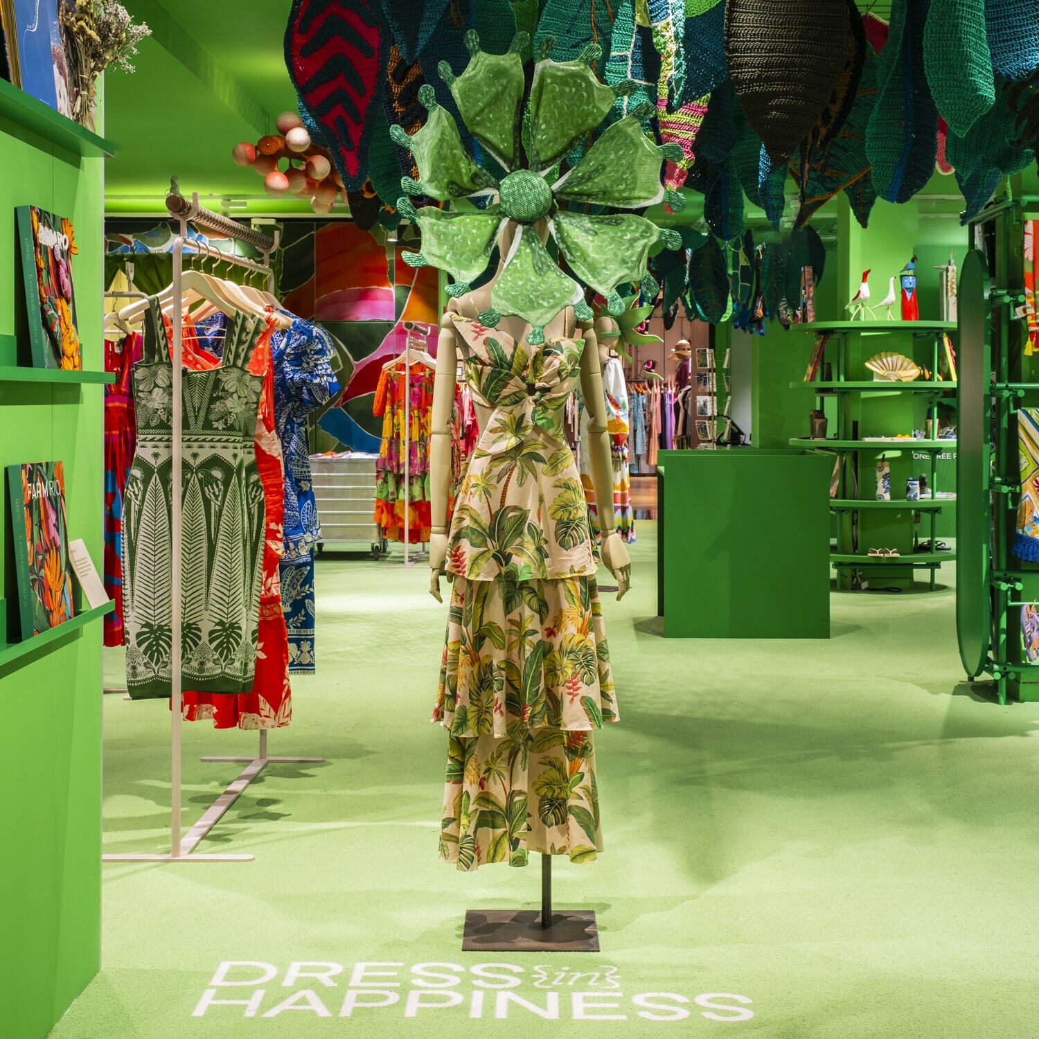 La mode de Farm Rio rencontre l art surrealiste de Gringo Cardia Le Bon Marche
